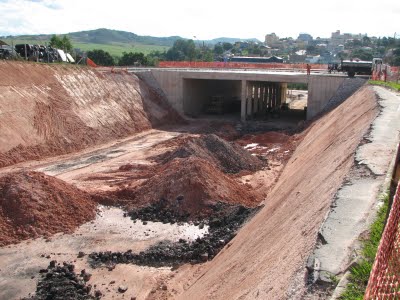 Domingos Sávio acusa DNIT de ter contrato de fachada com a Delta (Obra da Trincheira da Goiás foi aditada várias vezes) trincheira da goias